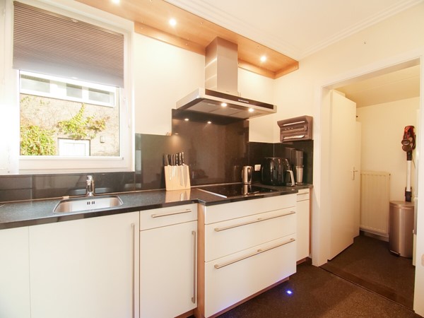 Foto - Te koop: Vrijstaande woning uit 1990 in Vaals met hoogwaardige afwerking, voldoende ruimten, garage en tuin op een ruim perceel